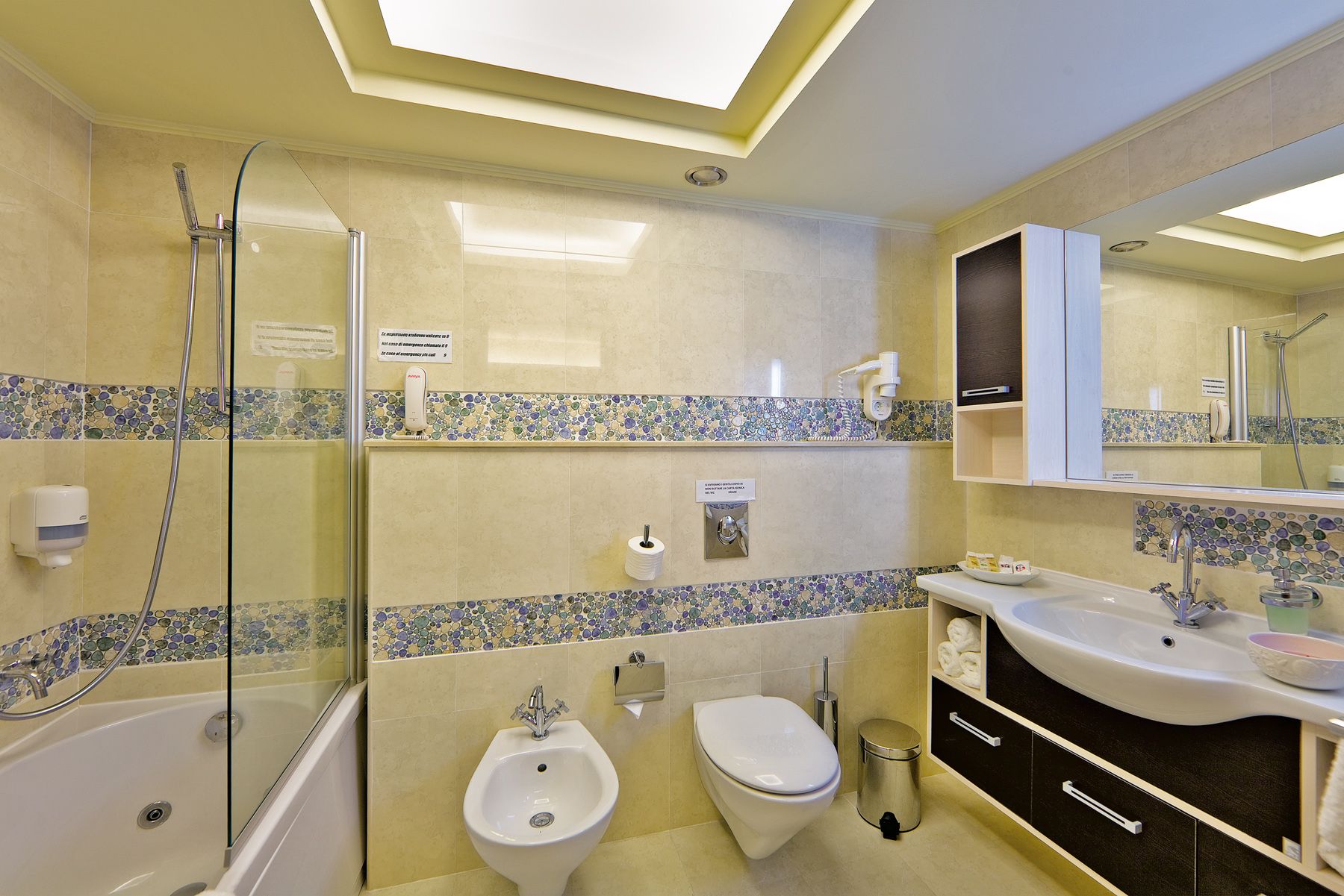 Hotelový pokoj - koupelna